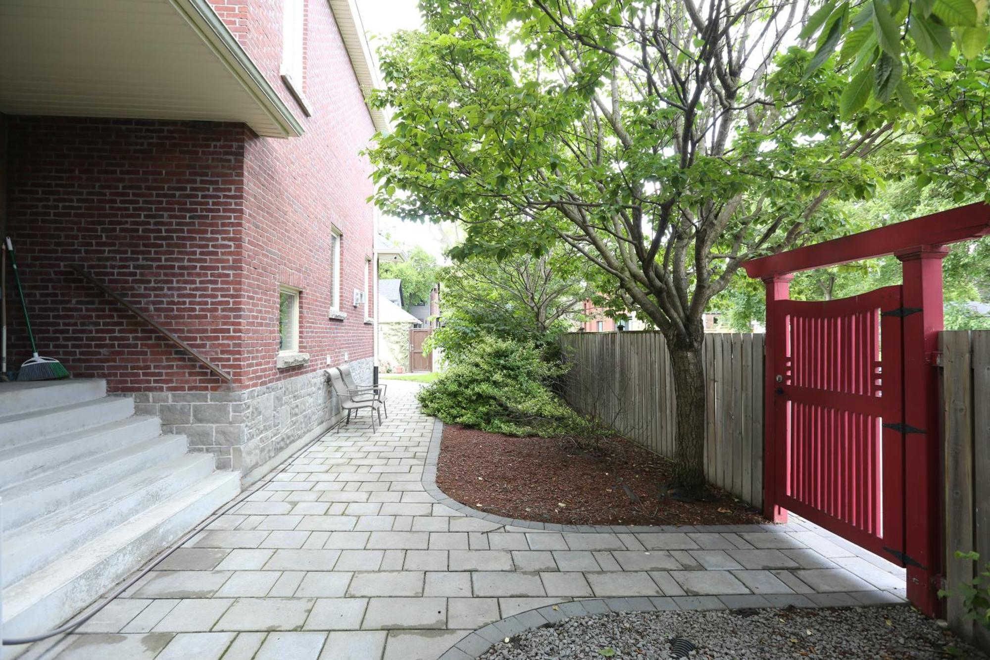 Xiao Wang Bed & Breakfast Toronto Exterior photo